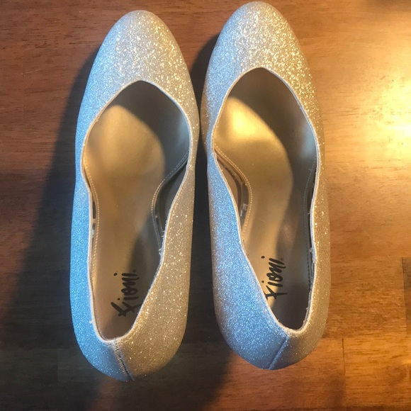 Fioni Champagne Gold Glitter 4 Inch Heels - Picture 5 of 5